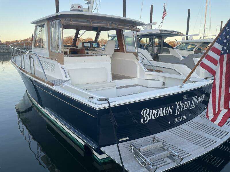 Grand Banks Eastbay 38 HX