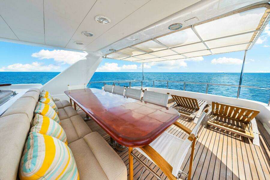 1996 Palmer Johnson TRI-DECK FB