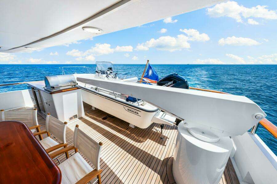 1996 Palmer Johnson TRI-DECK FB