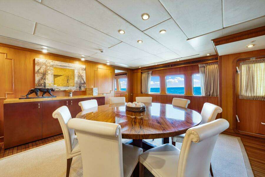 1996 Palmer Johnson TRI-DECK FB