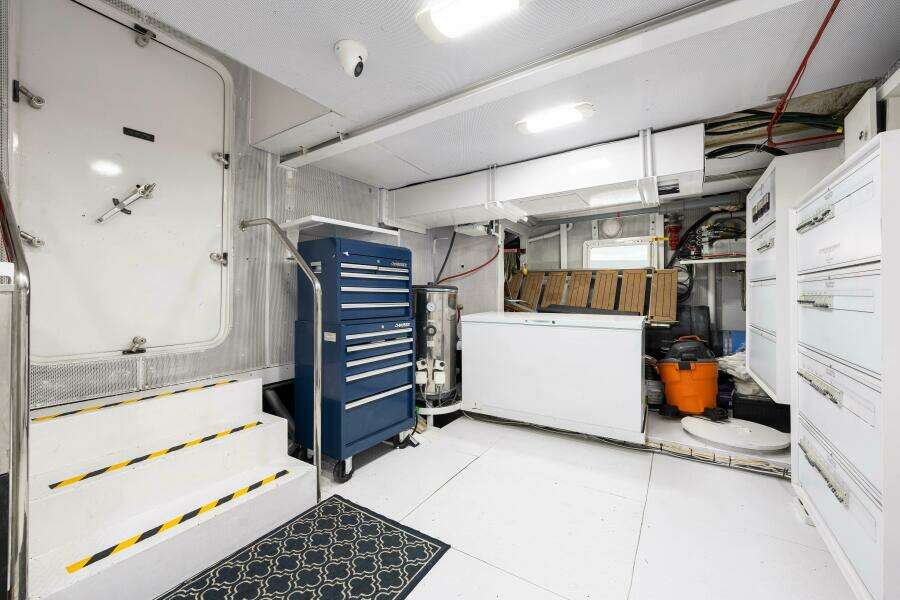 1996 Palmer Johnson TRI-DECK FB