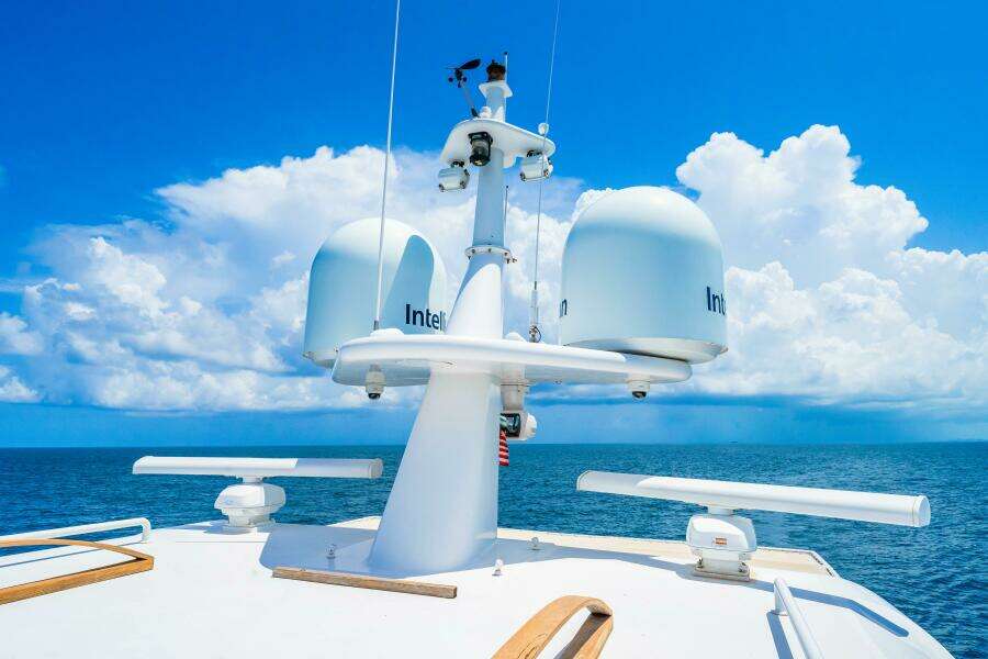 1996 Palmer Johnson TRI-DECK FB