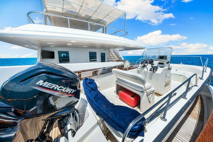 1996 Palmer Johnson TRI-DECK FB