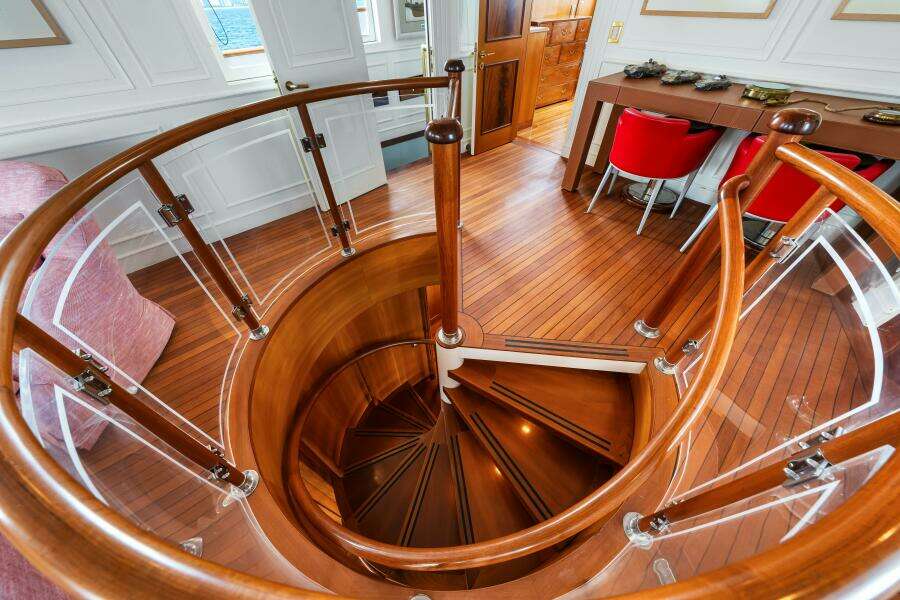 1996 Palmer Johnson TRI-DECK FB