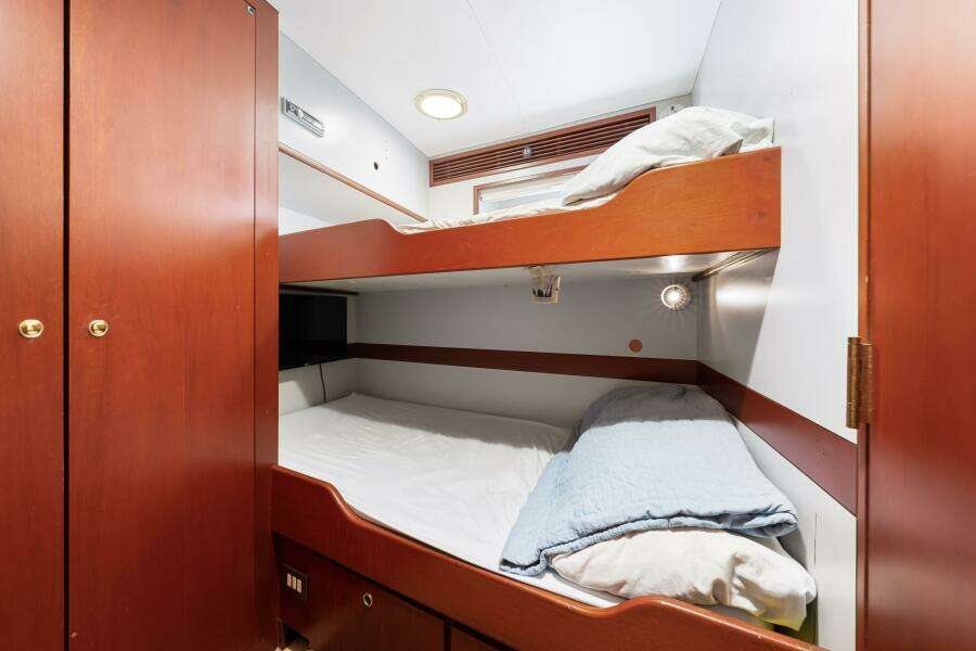 1996 Palmer Johnson TRI-DECK FB