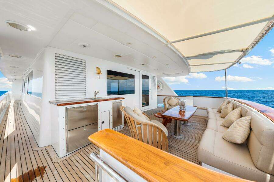 1996 Palmer Johnson TRI-DECK FB