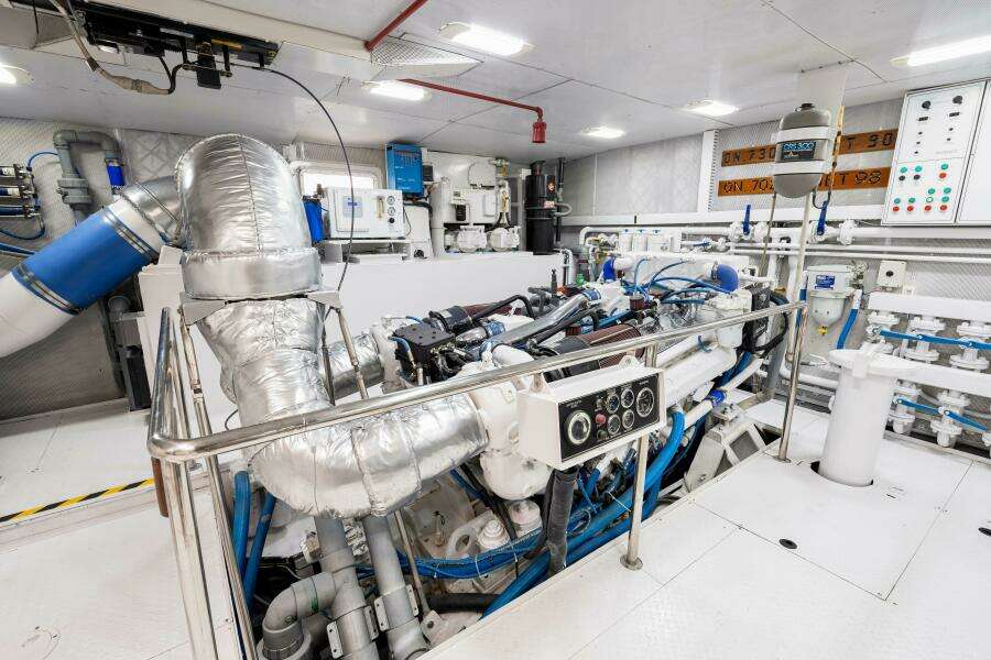 1996 Palmer Johnson TRI-DECK FB