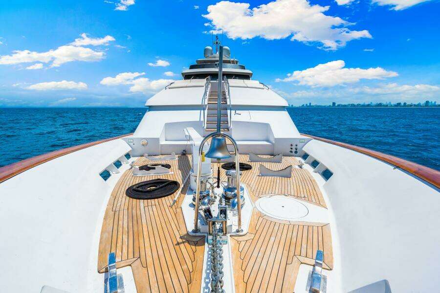 1996 Palmer Johnson TRI-DECK FB