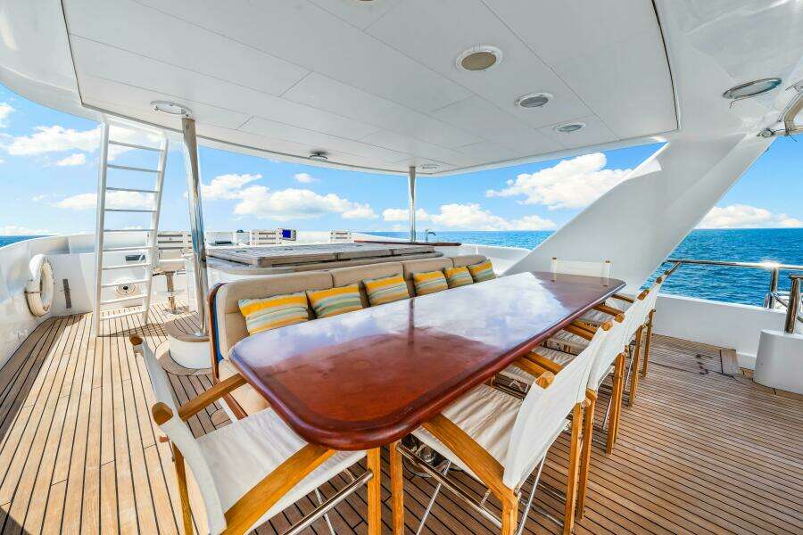 1996 Palmer Johnson TRI-DECK FB