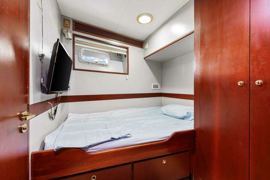 1996 Palmer Johnson TRI-DECK FB