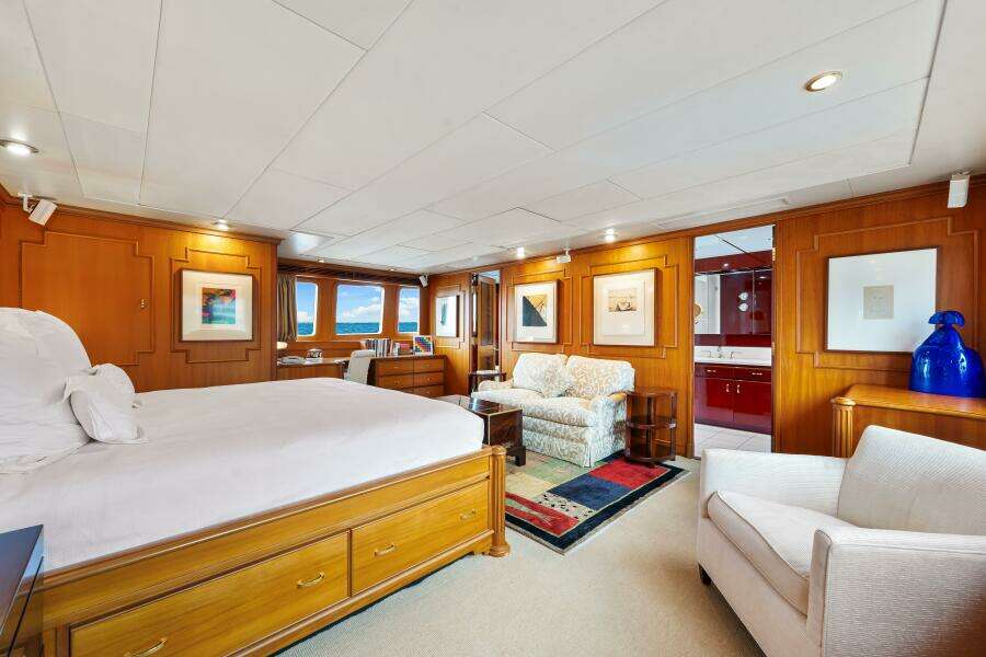 1996 Palmer Johnson TRI-DECK FB