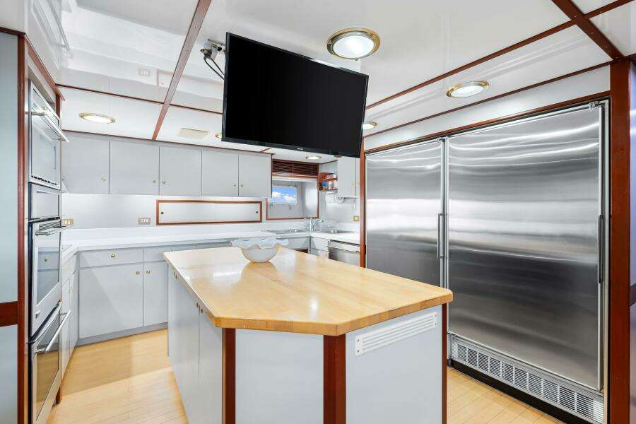 1996 Palmer Johnson TRI-DECK FB