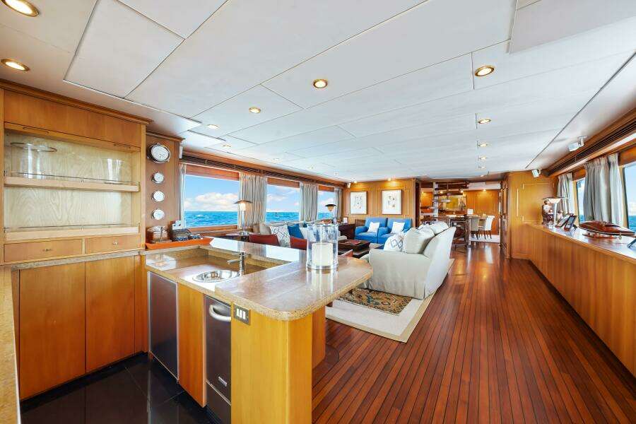 1996 Palmer Johnson TRI-DECK FB