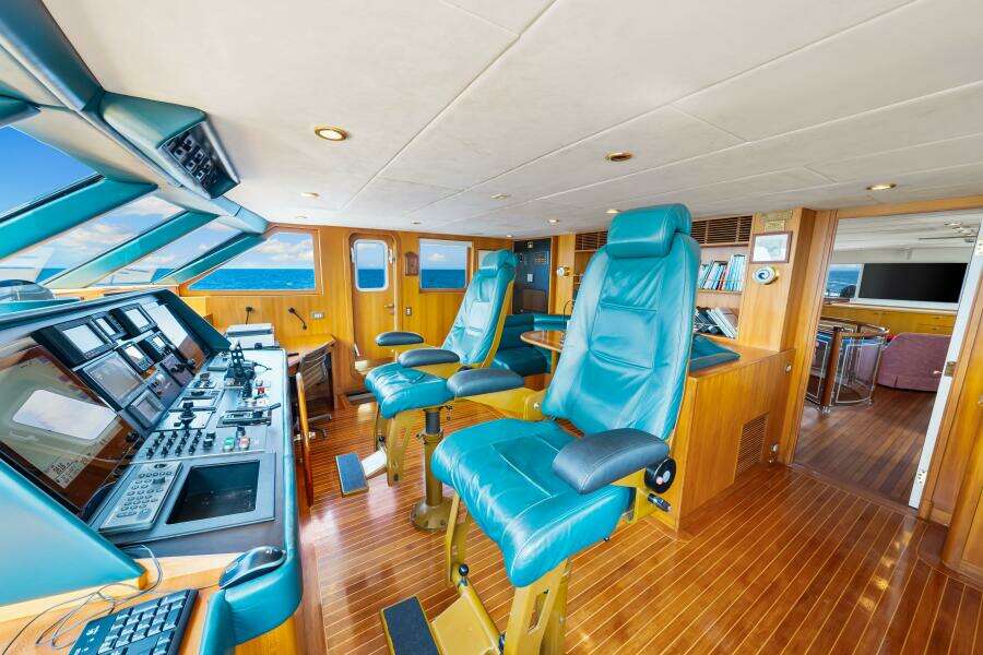 1996 Palmer Johnson TRI-DECK FB