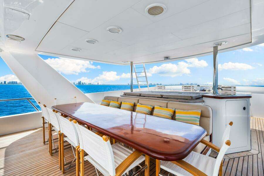 1996 Palmer Johnson TRI-DECK FB