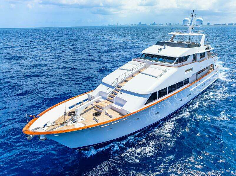 1996 Palmer Johnson TRI-DECK FB