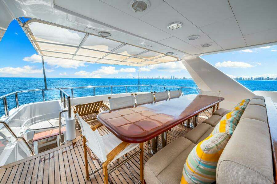 1996 Palmer Johnson TRI-DECK FB