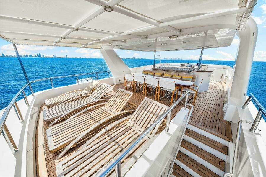 1996 Palmer Johnson TRI-DECK FB