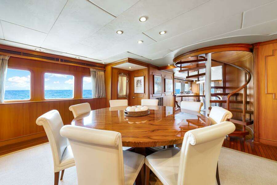 1996 Palmer Johnson TRI-DECK FB