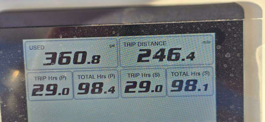 2021 Regulator 34 Center Console