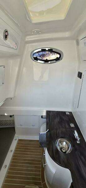 2021 Regulator 34 Center Console