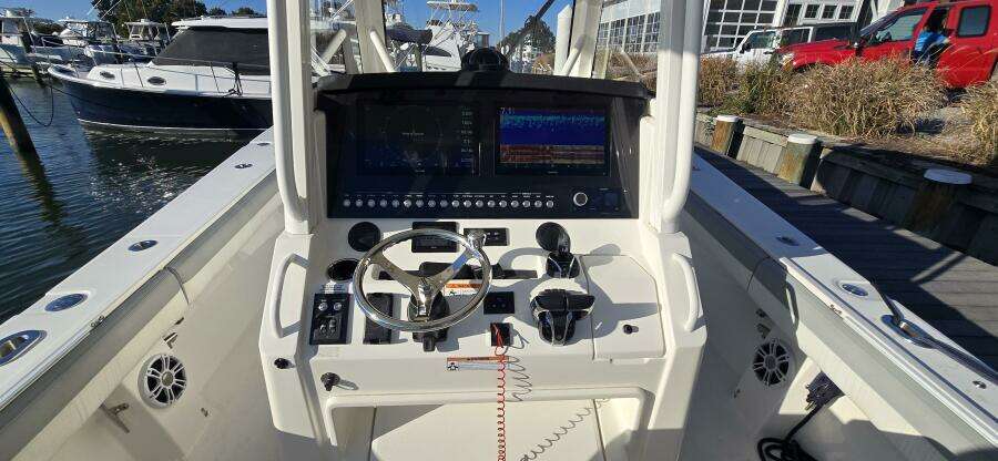 2021 Regulator 34 Center Console