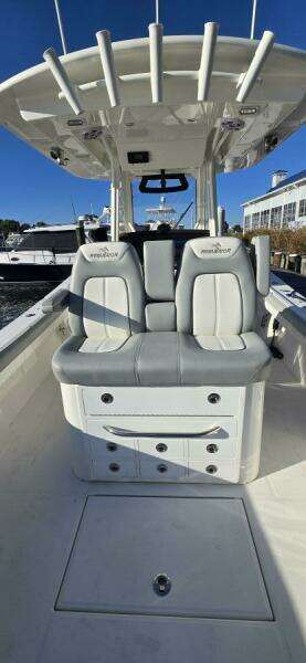2021 Regulator 34 Center Console