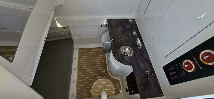 2021 Regulator 34 Center Console