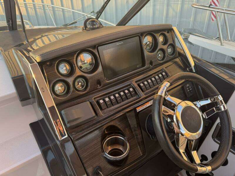 2018 Monterey 295 SY