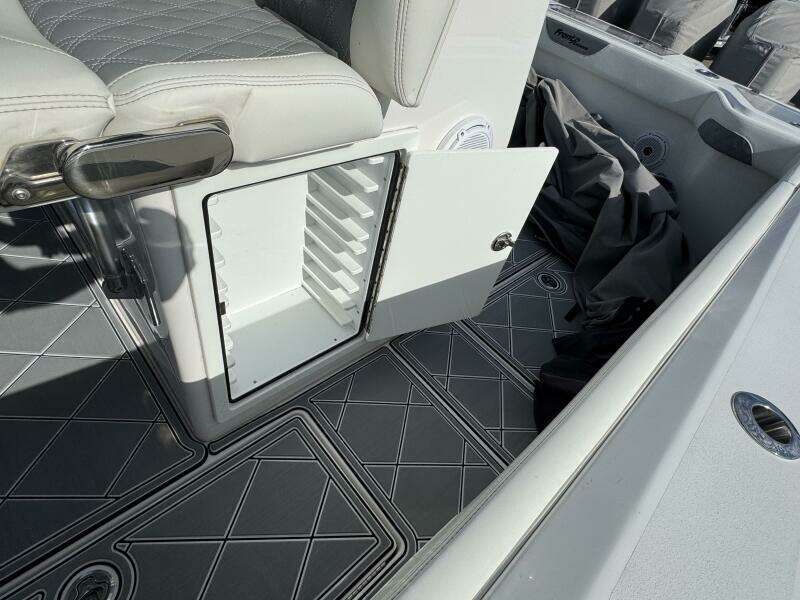 2023 Front Runner 36 CC