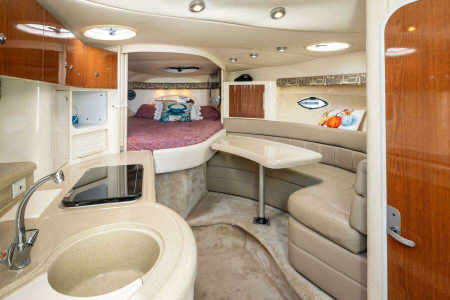 2000 Monterey 322 Cruiser