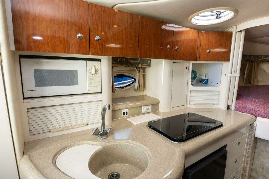 2000 Monterey 322 Cruiser