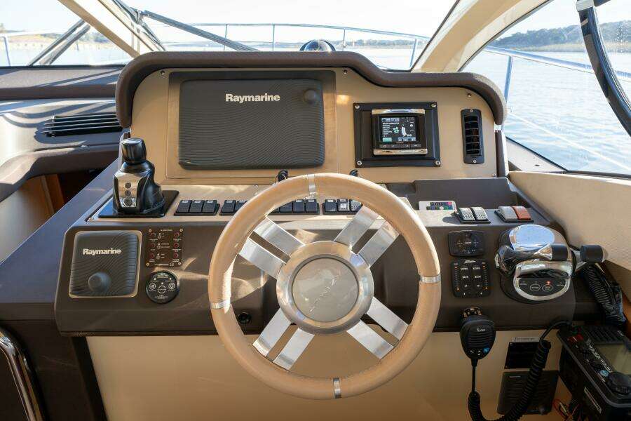 2013 Azimut 40 Flybridge