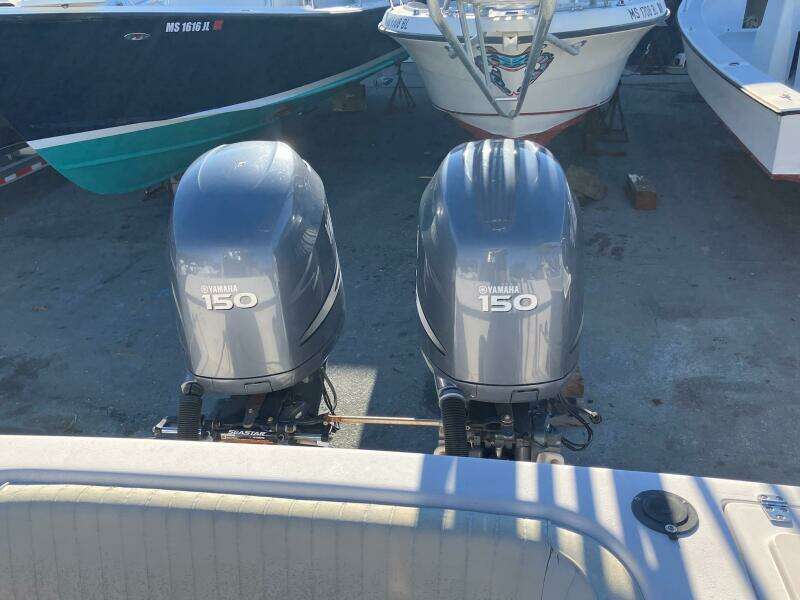 2004 Grady-White 232 Gulfstream