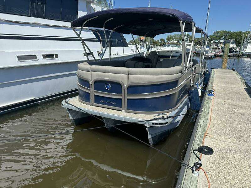 2023 Premier 250 INTRIGUE RL