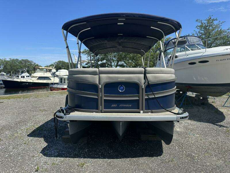 2023 Premier 250 INTRIGUE RL