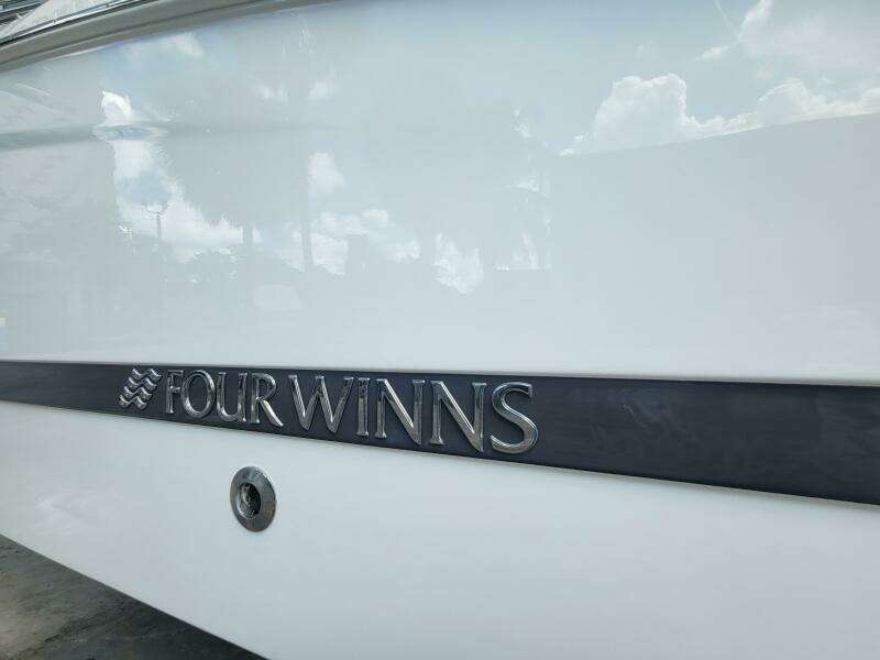2022 Four Winns HD3