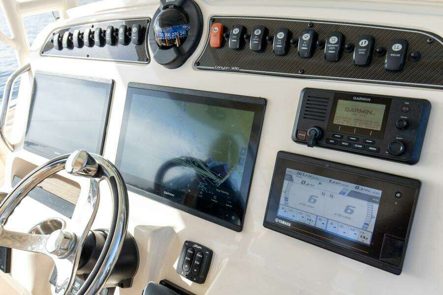 2022 32 Grady White Canyon 326 Electronics (1)