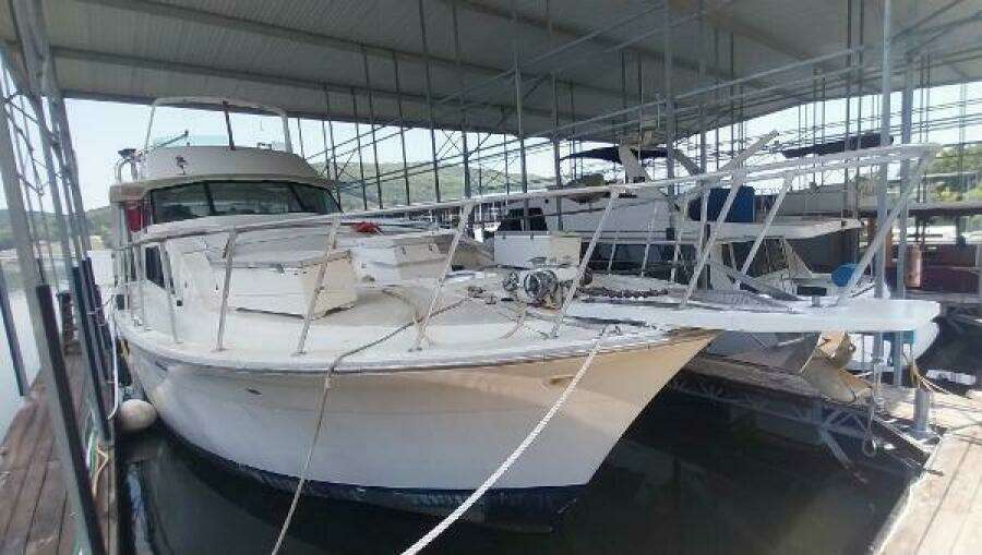 1976 Bertram Flybridge MY