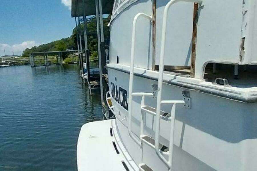 1976 Bertram Flybridge MY