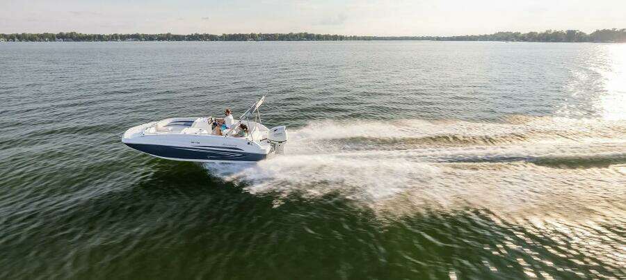 2021 Hurricane SunDeck Sport 188-OB