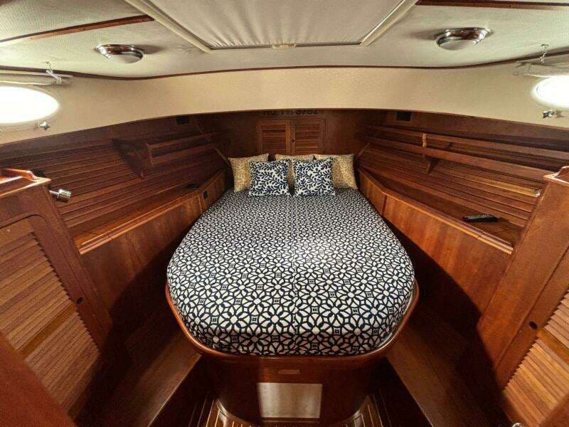2005 Hinckley Talaria 44 Motor Yacht