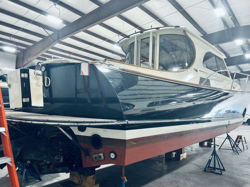 2005 Hinckley Talaria 44 Motor Yacht