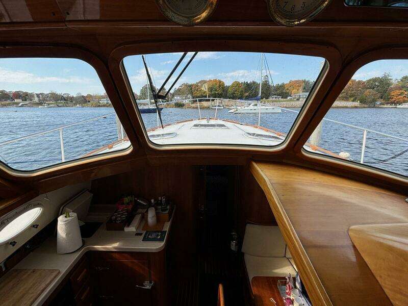 2005 Hinckley Talaria 44 Motor Yacht