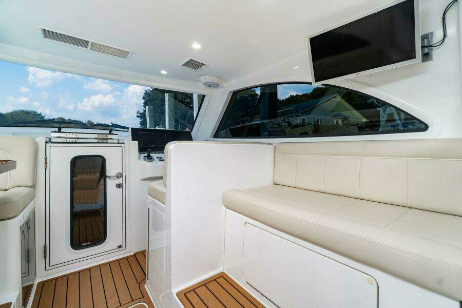 2021 Viking 38 Billfish