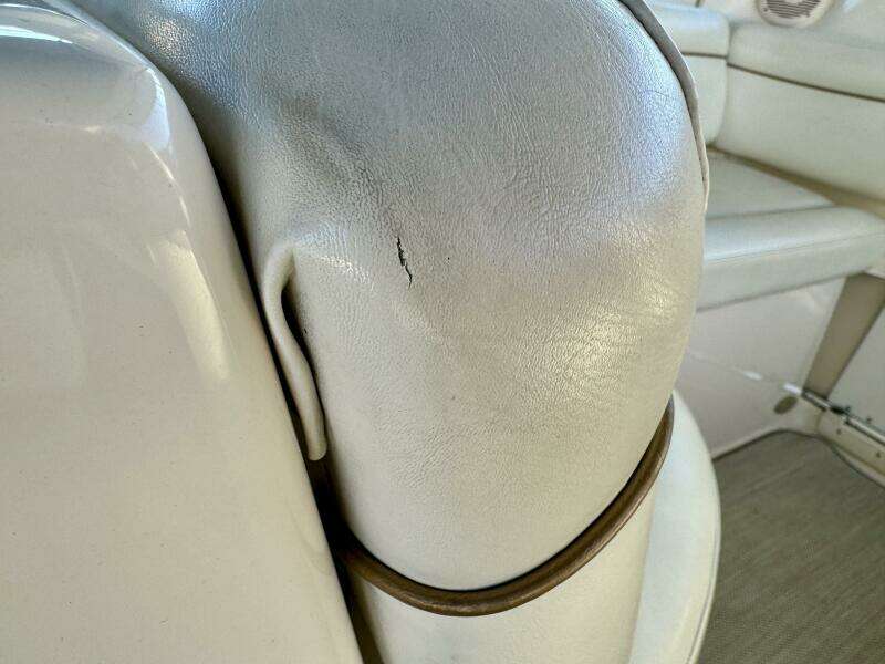 2004 Rinker 342 Fiesta Vee