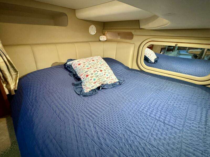 2004 Rinker 342 Fiesta Vee