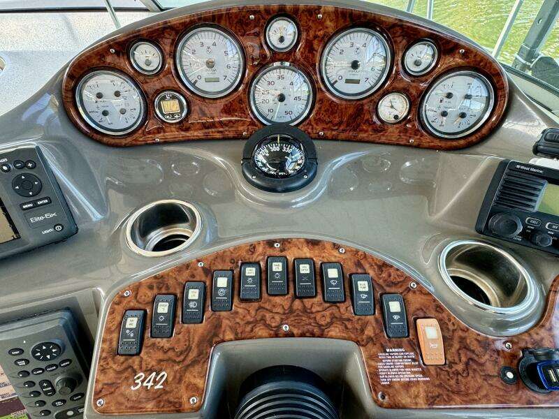 2004 Rinker 342 Fiesta Vee