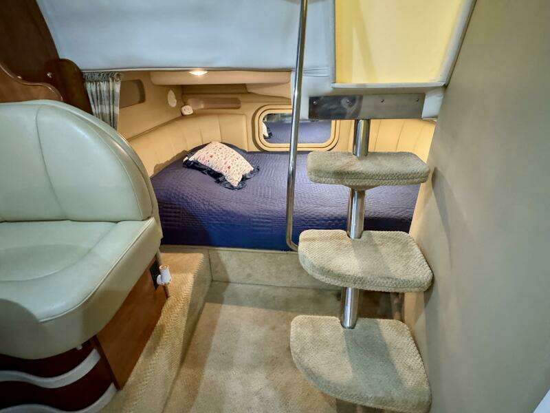 2004 Rinker 342 Fiesta Vee