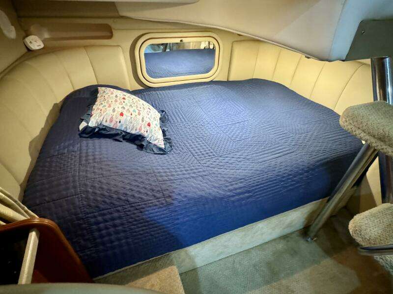 2004 Rinker 342 Fiesta Vee